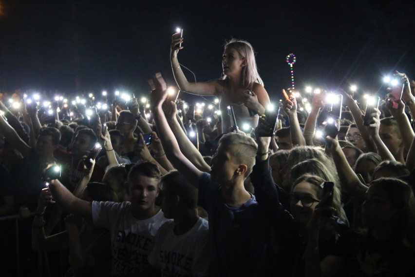 Trwają Dni Starachowic. Hip Hop Festiwal znów przyciągnął tysiące młodych ludzi. Dziś Blue Cafe!