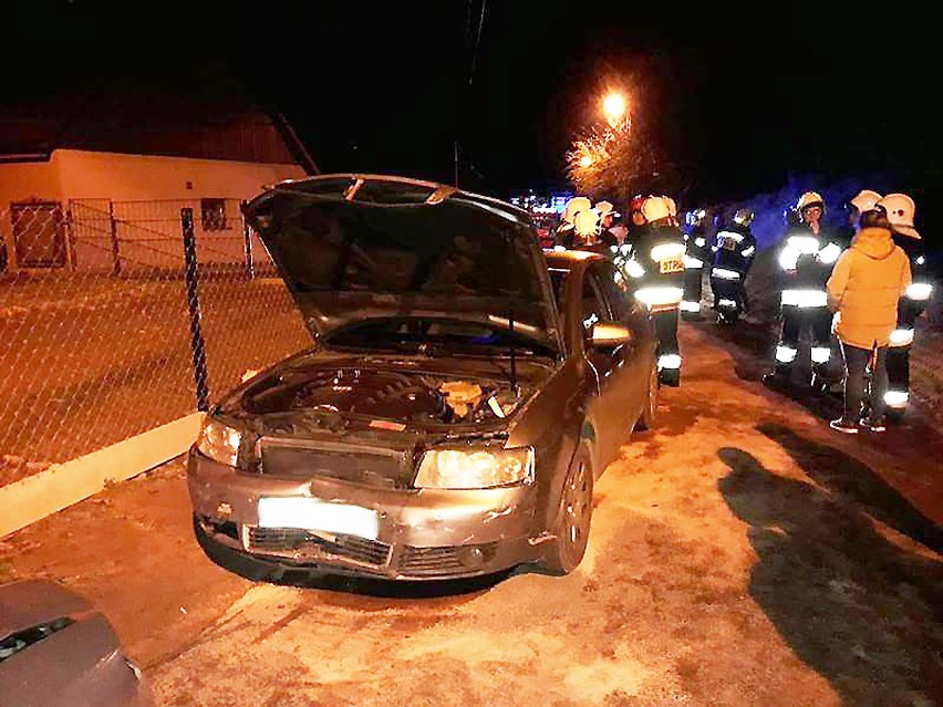 Nocne zderzenie aut w Zarzeczu. Półtoragodzinna akcja strażaków