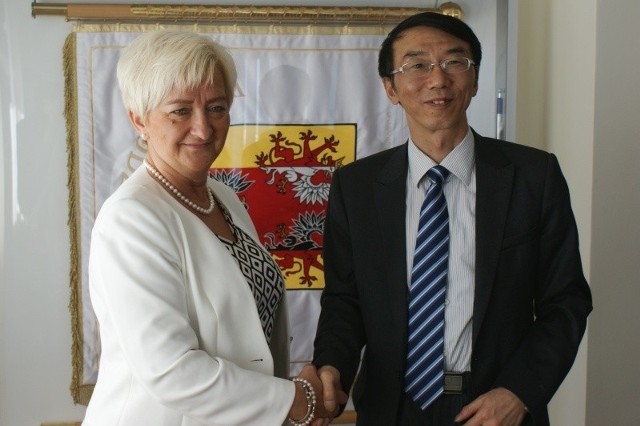 Delegacja z Chin i przedstawiciele firmy Sensilab gościli u wicemarszałka województwa łódzkiego Doroty Ryl