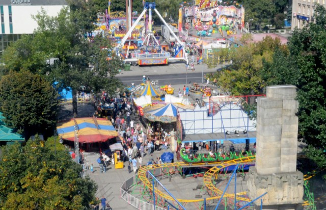 Plac Bohaterów i Centrum Biznesu są zamknięte już od środy 3 września ze względu na winobraniowy lunapark.