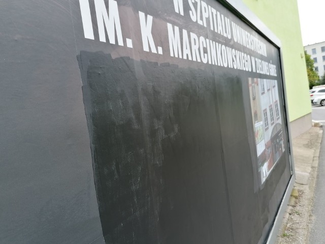 Kontrowersyjny billboard antyaborcyjny przy Urzędzie Miasta Zielona Góra został zamalowany