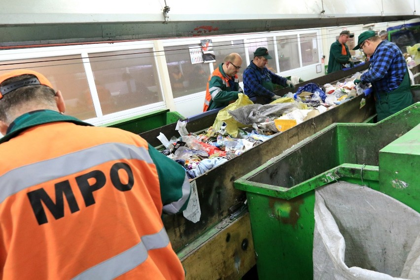 Śmieci w centrum uwagi. Ceny poszybowały w górę, samorządy interweniują