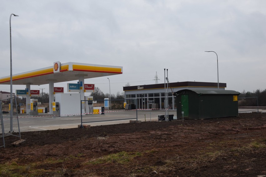 Stacja Shell w Zawierciu czeka na otwarcie - powstrzymuje ją...