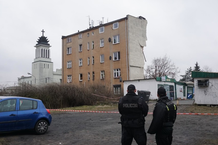 08.03.2018 poznan ww debiec kamienica po wybuchu policja....