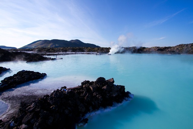 Leśna Laguna to z pewnością miejsce, które powinno znaleźć się na liście miejsc do odwiedzenia podczas podróży na Islandię. Jej położenie, piękno natury i relaksujące geotermalne wody czynią ją idealnym miejscem do odpoczynku.