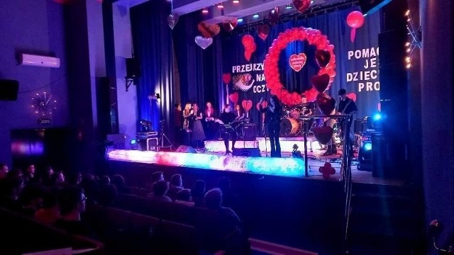 Zespół Jacie zagra 10 grudnia w Przysusze, w Domu Kultury.