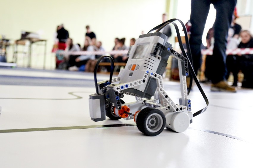 Konkurs budowy robotów z klocków Lego...