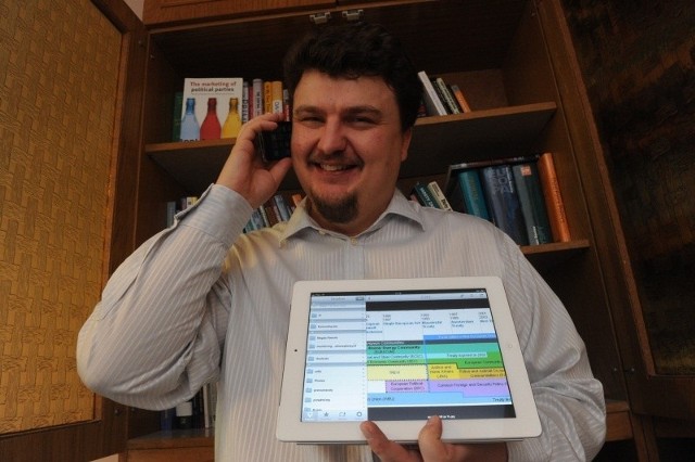 Błażej Choroś, politolog z Uniwersytetu Opolskiego, sprowadził iPada rok temu, bo jest mu przydatny w pracy.