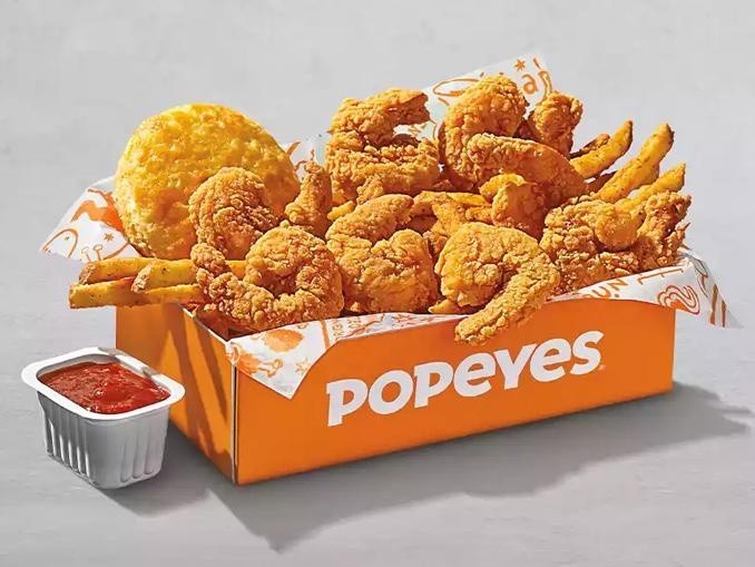 Małe opakowanie nuggetsów Popeyes może kosztować około 20...