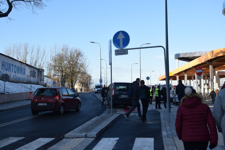 Odsłonięcie płyty pamiątkowej w hołdzie dla Sławomira Pajora w Zintegrowanym Centrum Przesiadkowym [ZDJĘCIA]