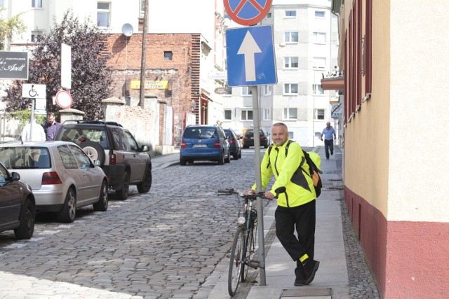 - Jedną z ulic, którą od września pojedziemy pod prąd, jest Łangowskiego - mówi Sławomir Szota, oficer rowerowy z Opola.