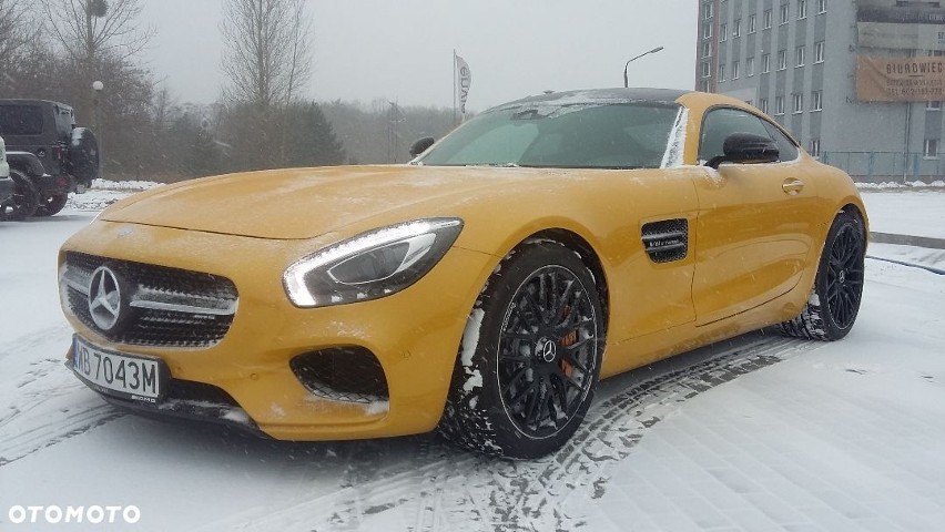 Samochód Mercedes-Benz AMG GT S należący do detektywa...