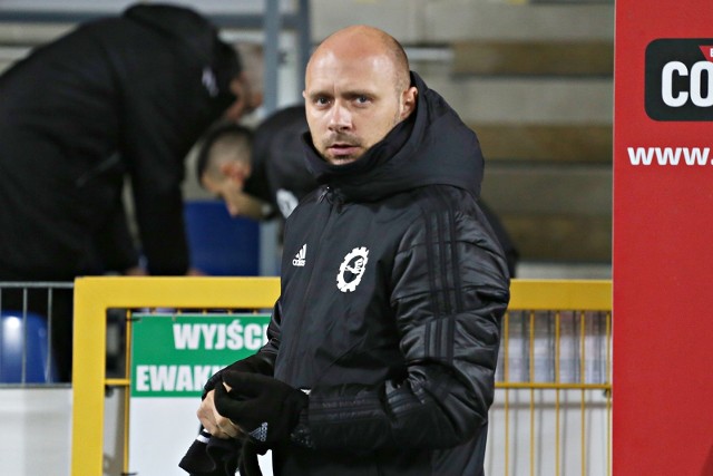 Artur Skowronek pracował w Mielcu przez ponad sezon. Został zwolniony pod koniec września 2019 roku