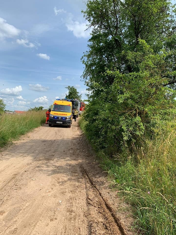 Ogródek. Para nastolatków na motorowerze uderzyła w barierę. Są ciężko ranni