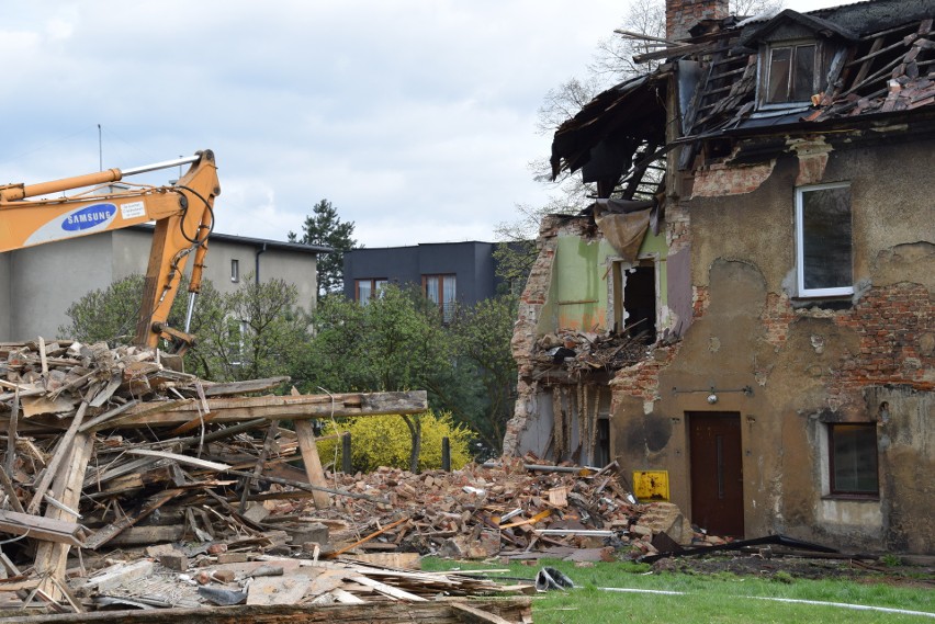 Rybnik: Burzą dworek z ulicy Dworek. Znika kolejny zabytek