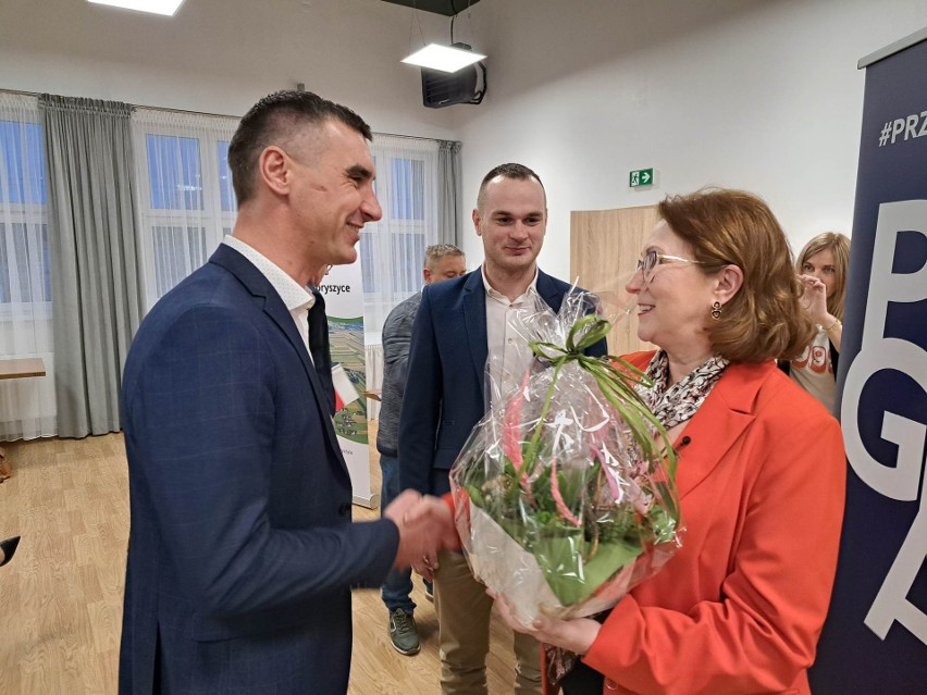 Poseł Milczanowska na spotkaniu w Dobryszycach. Więcej na...