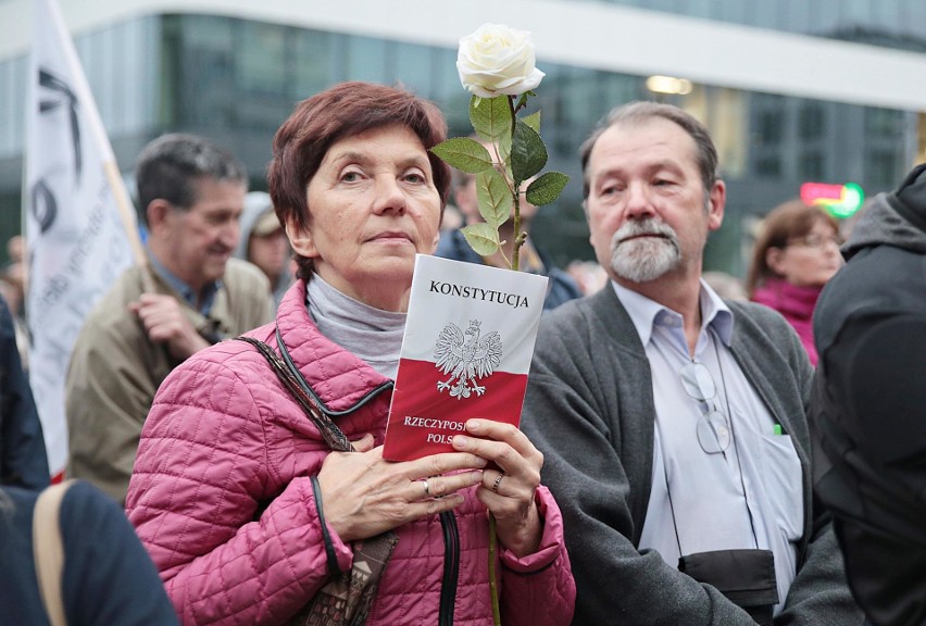 Kraków. Mieszkańcy protestowali przeciwko reformie sądownictwa [ZDJĘCIA]