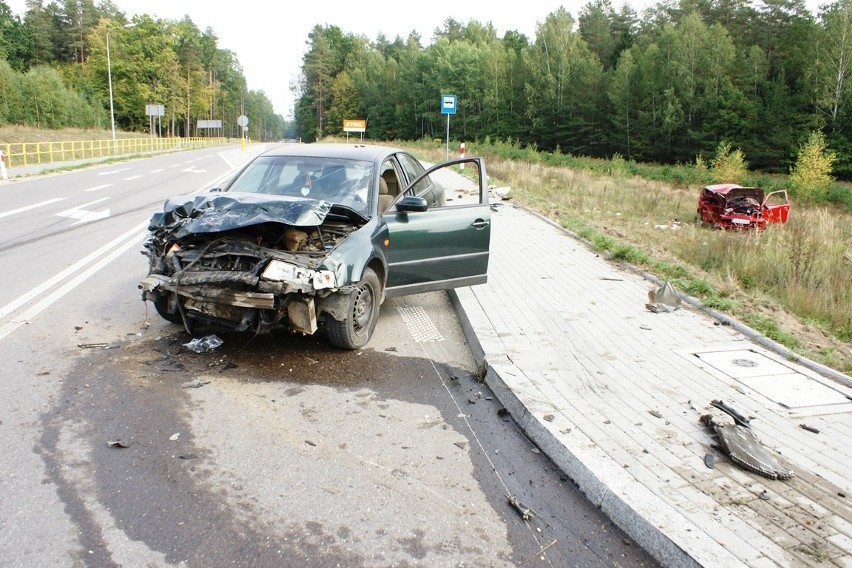 Wypadek na trasie Hajnówka - Kleszczele. 71-latka wymusiła pierwszeństwo (zdjęcia)