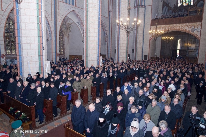 Stargard bez prezydenta. Ostatnie pożegnanie: msza w kolegiacie, kondukt żałobny, pogrzeb [zdjęcia]