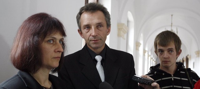 Małgorzata, Tadeusz i Artur Zaworowie tłumaczyli wczoraj dziennikarzom dlaczego zdecydowali się wytoczyć proces ubezpieczycielowi.