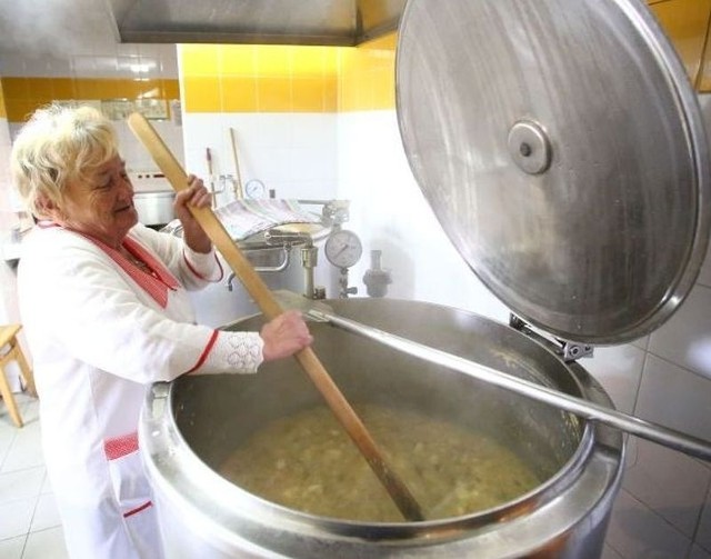 - Dla tych, którzy tu przychodzą, zupa jest jedynym posiłkiem w ciągu dnia &#8211; mówi Stanisława Kołodziejska, pracownik jadłodajni przy ulicy Kościelnej.