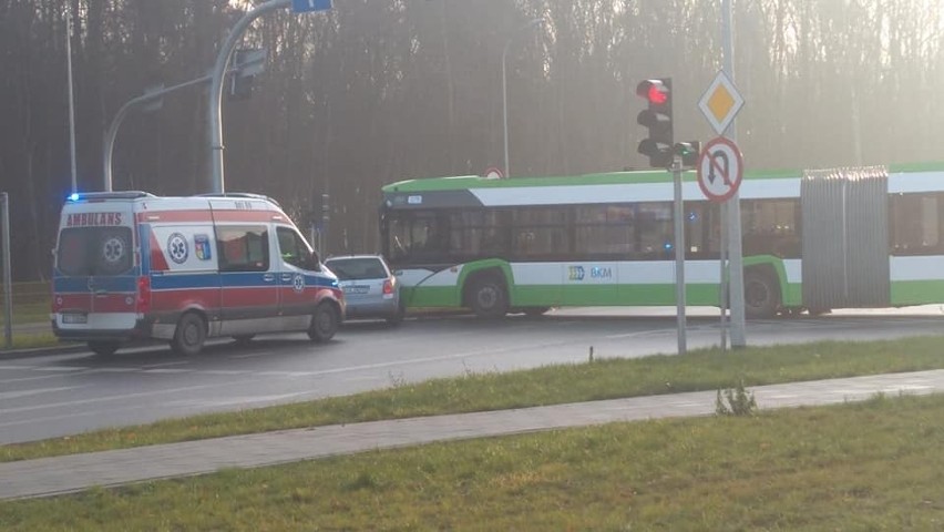 Według nich przyczyną kolizji passata z autobusem może być...