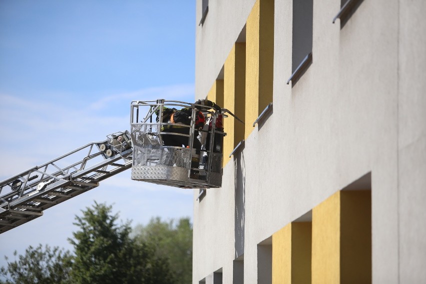 Strażacy z Katowic z wizytą u małych pacjentów Centrum Okulistyki i Onkologii [ZDJĘCIA + WIDEO]