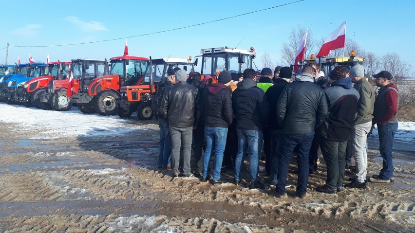 Protesty rolników w Żninie i okolicach. Ciągniki spowalniają ruch 