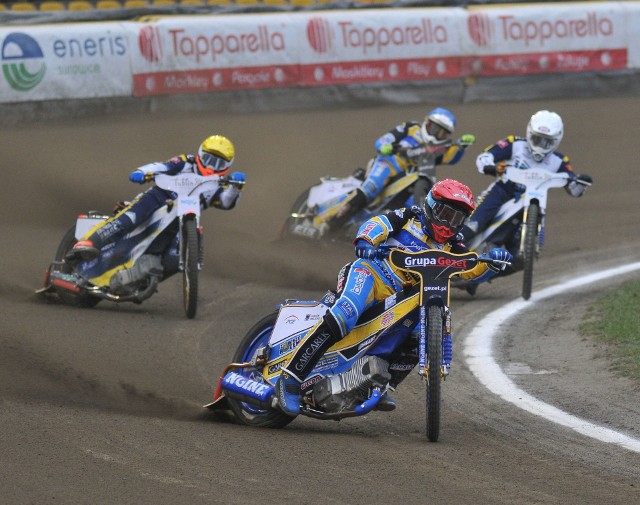 W pierwszym meczu obu drużyn, który odbył się 12 kwietnia w Gorzowie, Stal pokonała Motor 49:41.