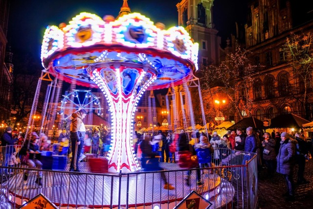 Jarmark bożonarodzeniowy w Toruniu rozpocznie się 26 listopada. Z kolei iluminacje świąteczne rozbłysną dopiero w mikołajki. Jak zawsze na Rynku Staromiejskim stanie też choinka "Nowości".