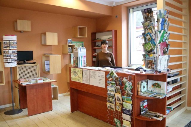 W Centrum Informacji Turystycznej można otrzymać darmowe broszury, mapy i przewodniki.