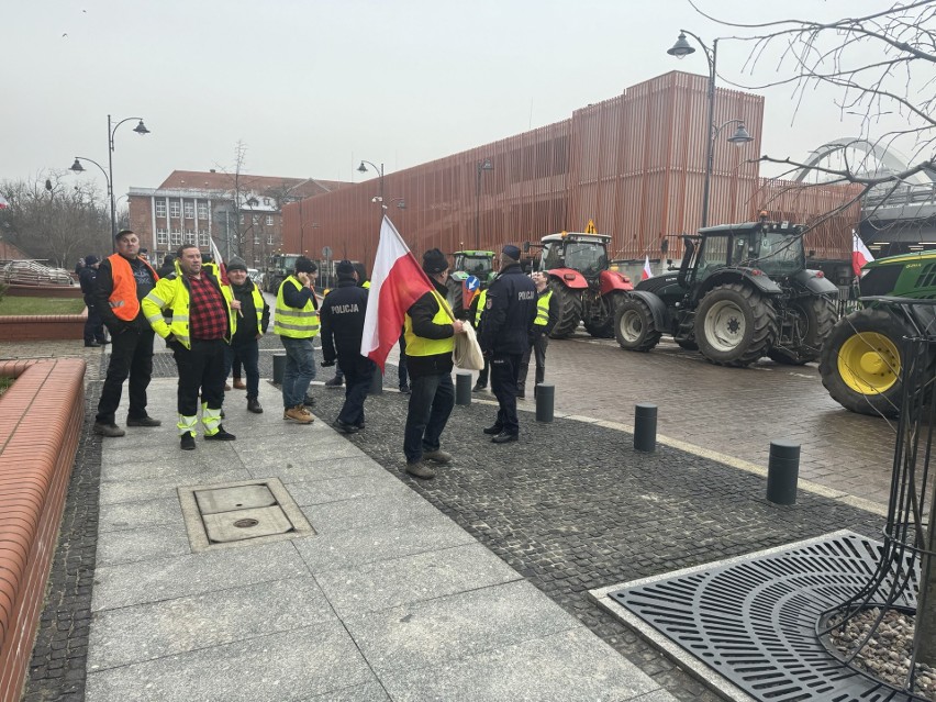Protest rolników pod Urzędem Wojewódzkim w Gdańsku