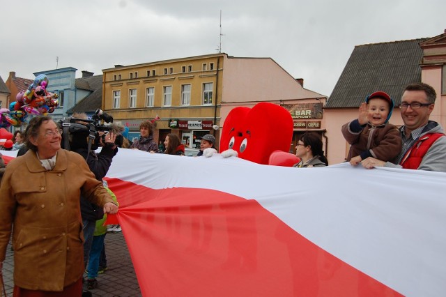 Dziś na rynku w Szubinie mieszkańcy rozwiną 100 metrową flagę. Organizatorzy zapraszają  wszystkich chętnych o godz. 10.