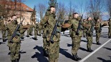 Nowi terytorialsi w szeregach 4 Warmińsko-Mazurskiej Brygady Obrony Terytorialnej. Ślubowanie złożyło blisko 60 ochotników [ZDJĘCIA]