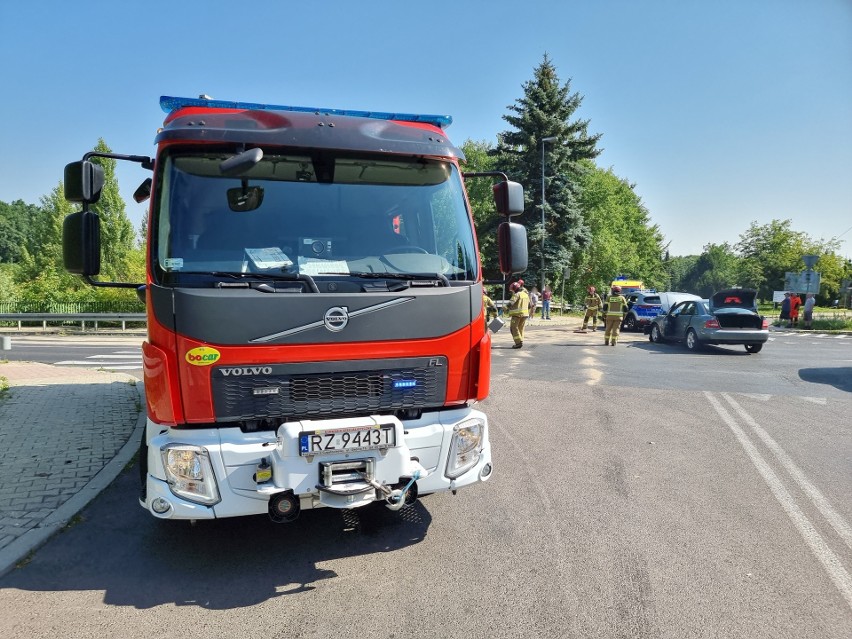 Przemyśl. Kierujący audi nie ustąpił pierwszeństwa i zderzył się z hondą [ZDJĘCIA]