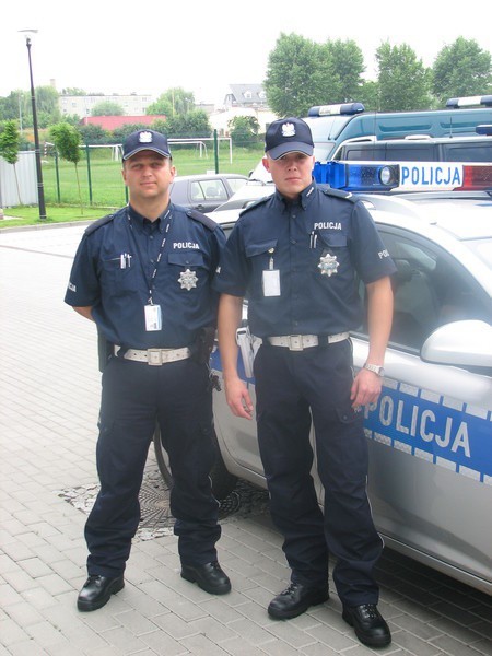 Świebodzińscy policjanci w nowych mundurach.
