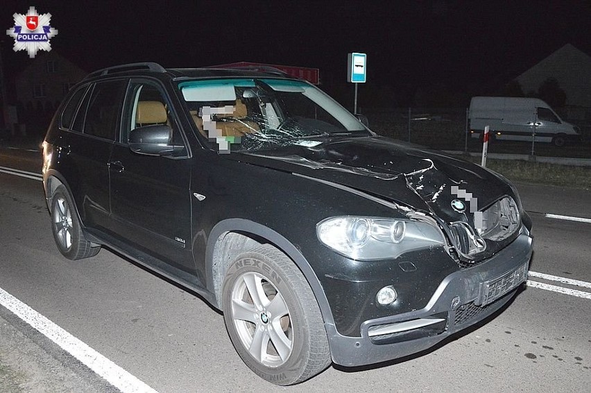 Tragiczny wypadek w pow. biłgorajskim. Pieszy wszedł nagle na jezdnię przed BMW. Zginął na miejscu