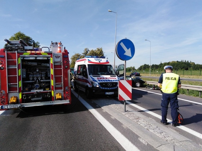 Wypadek pod Toruniem. Zderzenie autobusu PKS i samochodów osobowych [zdjęcia]