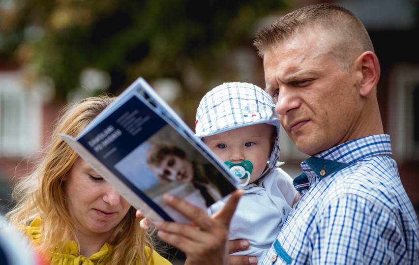 Ostrów Mazowiecka. Odsłonili tablicę poświęconą dwóm...