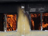 W Dobrczu płonął dom. Strażakom udało się uratować część mieszkalną