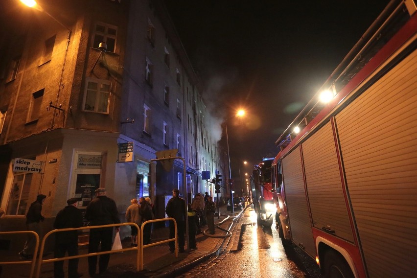 Pożar na ul Mickiewicza. Mieszkańcy ewakuowani (zdjęcia, wideo)