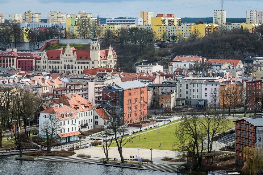 Rok temu w kwietniu bezrobocie było wyższe o 0,5 proc. i...