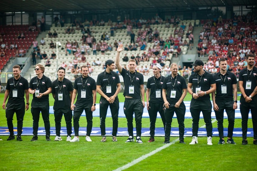 Tak prezentuje się hokejowa drużyna Comarch Cracovii. Od piątku będzie grać w Lidze Mistrzów