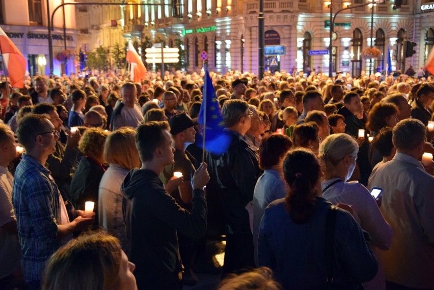 Kolejny "Łańcuch światła" w Lublinie. Protestowało około tysiąca osób [ZDJĘCIA]