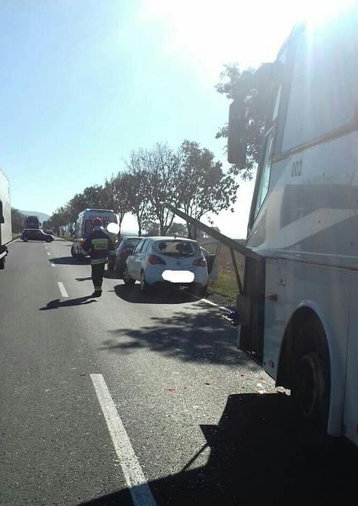 Wypadek na drodze Wrocław - Świdnica. Osiem osób rannych 