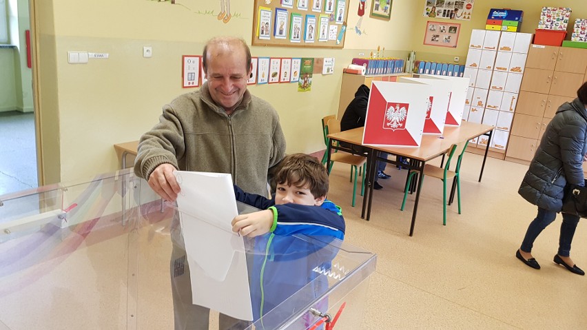 Wybory samorządowe 2018 Strzelce Opolskie. Mieszkańcy gminy głosują