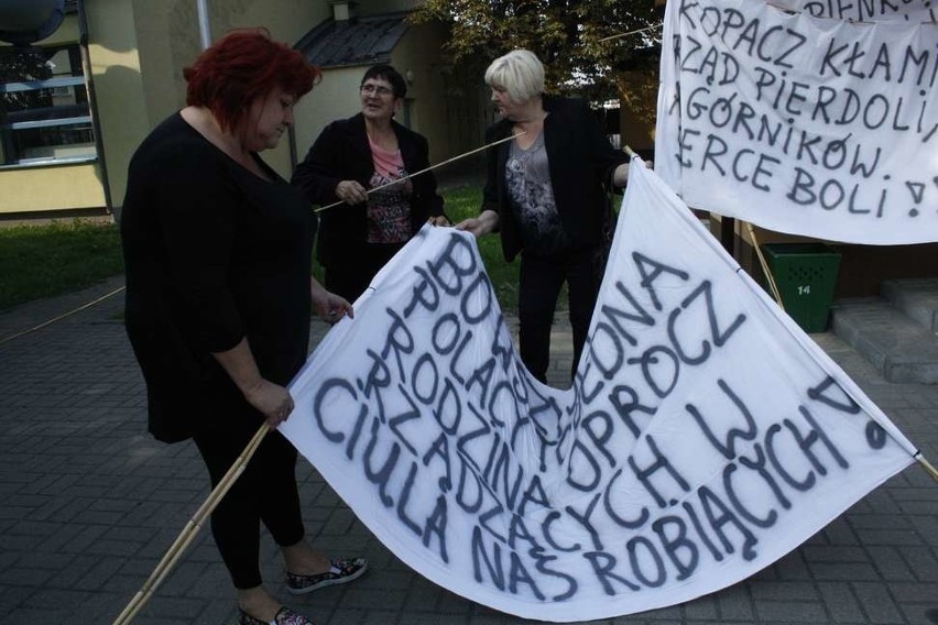 Brzeszcze. Manifestacja górnicza znów przyciągnęła tłumy przed kopalnianą bramę