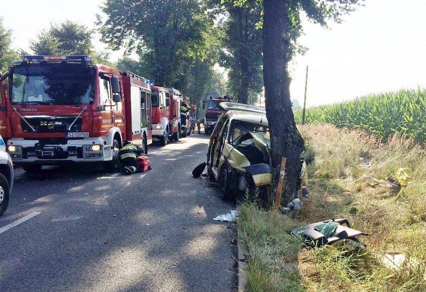 Na miejscu wypadku samochodu w Chełmie Śląskim lądował...