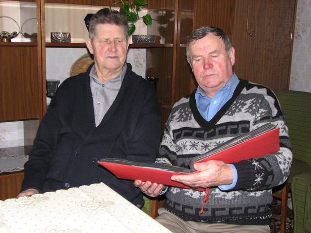 Na zdjęciu wysiedleńcy, bracia Bogdan i Jan Gawrońscy