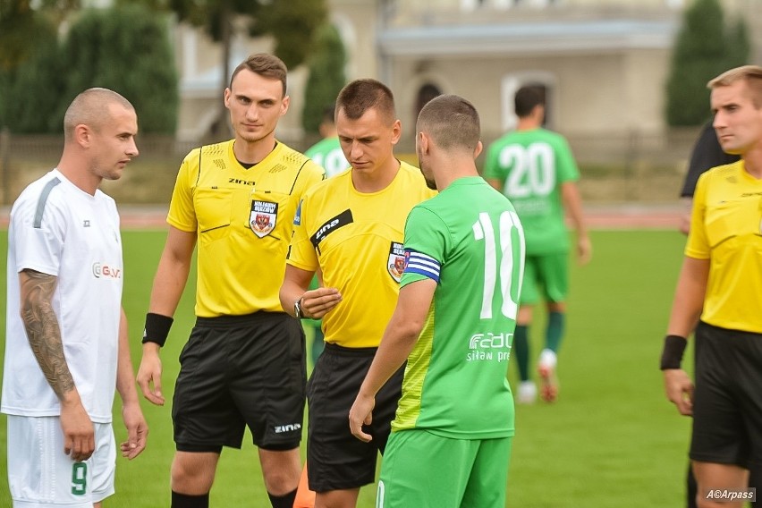 4 liga. Proch przegrał rezerwami Radomiaka. Warka wygrała z Józefovią, a Oskar z Mazurem! (ZDJĘCIA) 